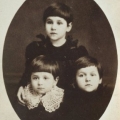 Михаил Зощенко с сестрами