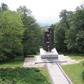 Памятник, установленный на месте гибели советской делегации