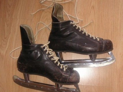 Старые хоккейные коньки