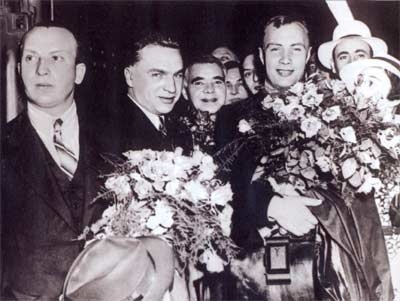 Фото: Торжественная встреча советских летчиков Г.Ф.Байдукова, В.П.Чкалова и А.В.Белякова по прибытии в Окленд и Вашингтон. США, 1937 год.