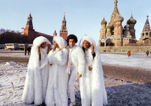 Фото: Знаменитые белые шубы группы Boney M. Москва. Красная площадь.