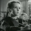 На фотографии кадр из советского фильма "Первоклассница", снятого в тот период (в 1948 году).
