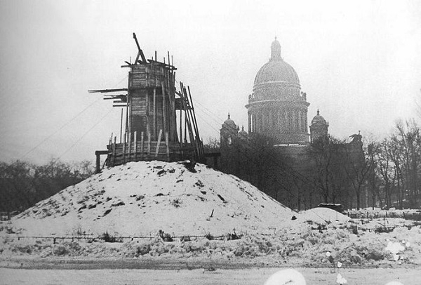 Фото: Блокадный Ленинград. Спасение памятников архитектуры. 1941 год