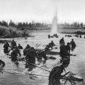 8 гвардейская стрелковая дивизия форсирует реку Ловать