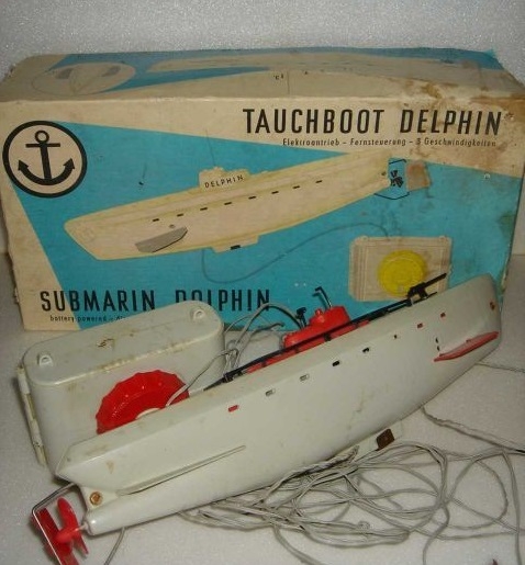 Фото: Подводная лодка из ГДР. Подарок для советских детей на Новый год.