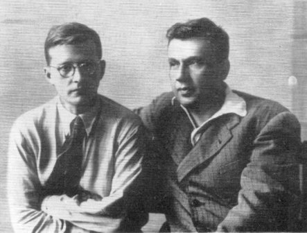 Фото: Дмитрий Шостакович со своим другом, музыкальным критиком Иваном Соллертинским. 