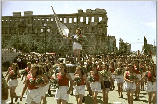Фото: Первый послевоенный физкультурный парад в Сталинграде
