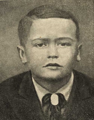 Фото: Олегу Кошевому 9 лет. 1935 год
