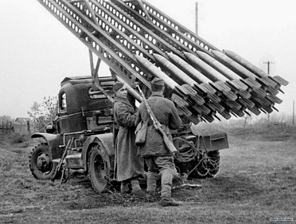 Фото: Легендарная ракетная установка времен ВОВ Катюша, 1941 год