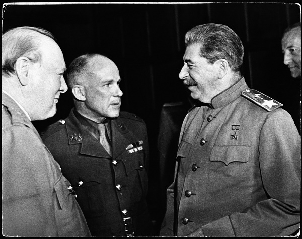Фото: С улыбкой и симпатией. Черчилль и Сталин на Ялтинской конференции