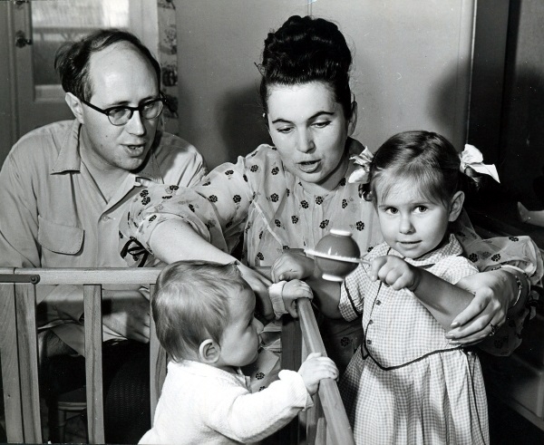 Фото: Галина Вишневская в кругу семьи, 1968 год