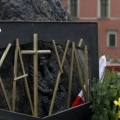 Памятник жертвам Катыни в Польше