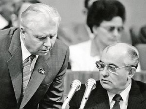 Фото: Единомышленники Е. К. Лигачев и М.С.Горбачев. 1986 год