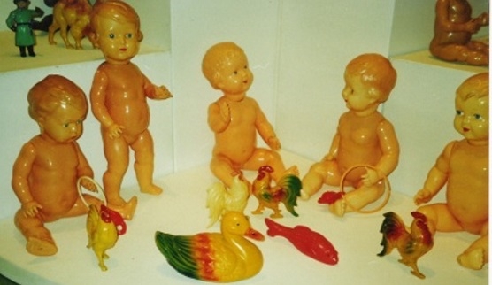 Фото: Советские пупсы в музее кукол