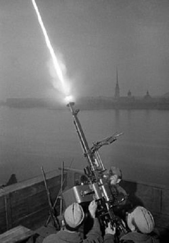 Фото: Пулемет ДШК осенью 1942 года. Ленинград.