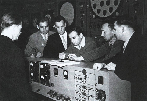 Фото: Группа ученых и инженеров на Обнинской АЭС. 1961 год