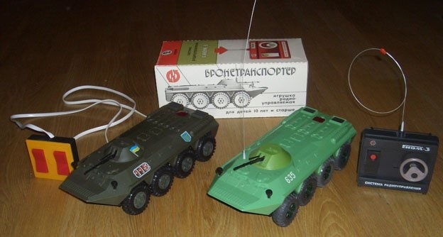 Фото: Советские радиоуправляемые игрушки БТР