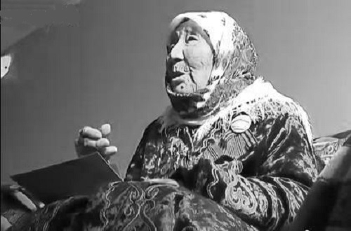 Фото: Мать-героиня  из Киргизии Токтогон Алтыбасарова, 2000 год