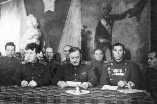 Фото: Офицерский преподовательский состав Горьковского Суворовского училища,  1944 год
