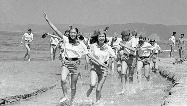 Фото: Счастливые дети из СССР в пионерлагере Орленок, 1976 год