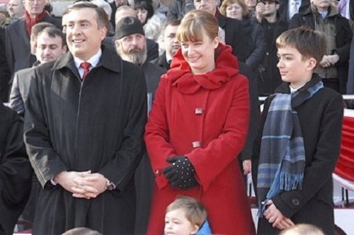 Фото: Политик Михаил Саакашвили с семьей. 2013 год