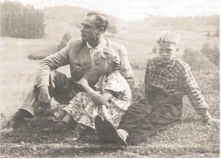 Фото: Певец Георг Отс со своими детьми от второго брака.