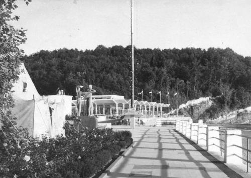 Фото: Пионерский лагерь Орленок в первые годы работы, 1961 год