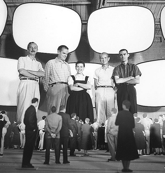 Фото: Демонстрация фильма Взгляд на США на выставке в Сокольниках, 1959 год