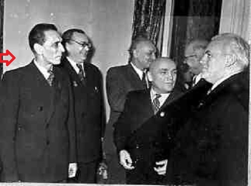 Фото: Политик А.Я. Пельше с советскими деятелями культуры, 1955 год