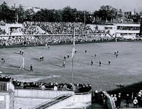 Фото: Стадион Динамо в блокадном Ленинграде. Матч жизни. 1942 год