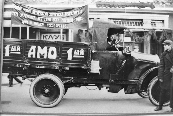 Фото: Первый автомобиль АМО, выпущенный под руководством Лихачева