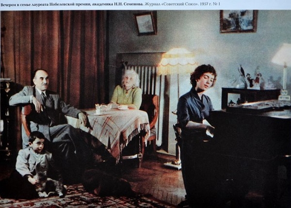 Фото: Избранные обладатели хороших квартир в СССР, 1957 год