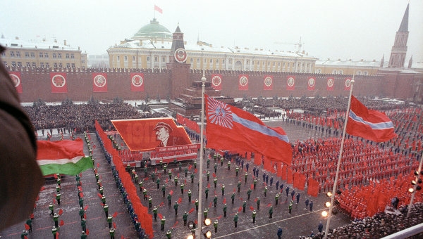 Фото: Парад на Красной площади в честь 70-я Октября