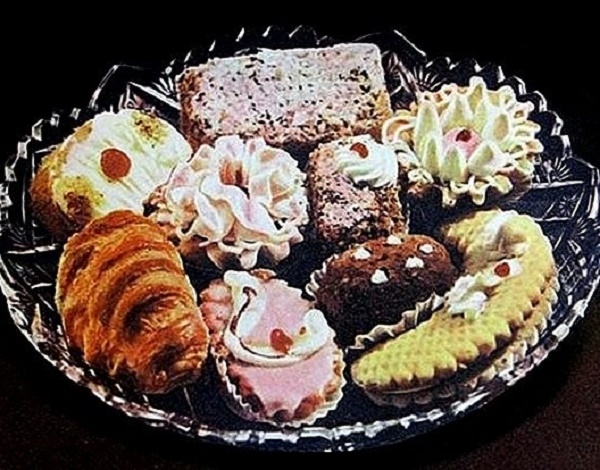 Фото: Ассорти советских пирожных