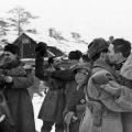 Встреча бойцов Ленинградского и Волховского фронтов в ходе операции по прорыву блокады Ленинграда 18 января 1943 года