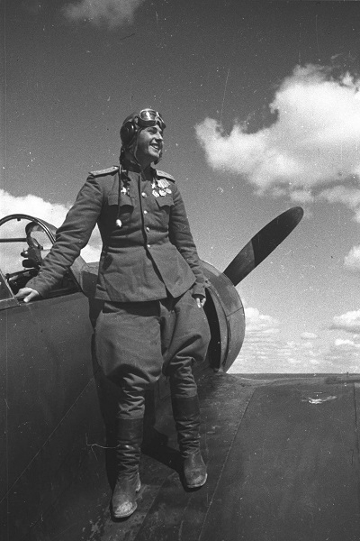 Фото: На счету летчицы Лидии Литвяк 14 сбитых немецких самолета, 1943 год