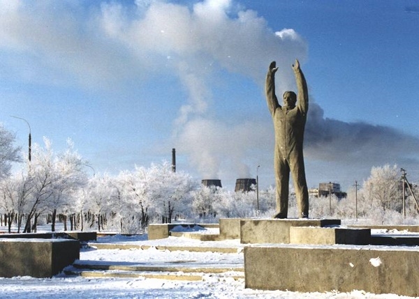 Фото: Памятник Юрию Гагарину на космодроме Байконур