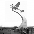 Монумент бомбардировщику ПЕ-2 в Иркутске, 1950 год