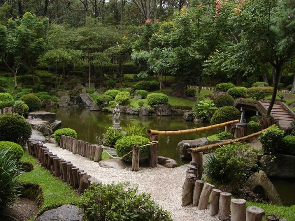 Фото: Японский сад в Ботаническом саду в Москве