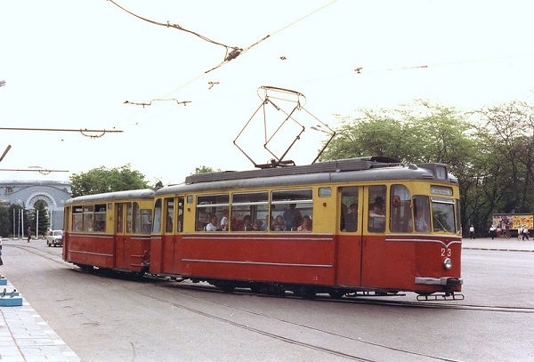 Фото: Старинные трамваи на улицах Евпатории советских времен.