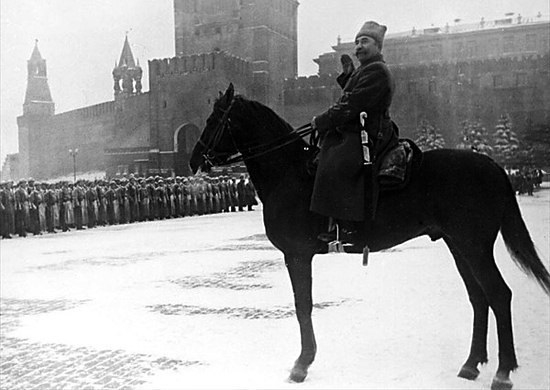 Фото: Маршал Семен Буденный на параде 7 ноября 1941 года
