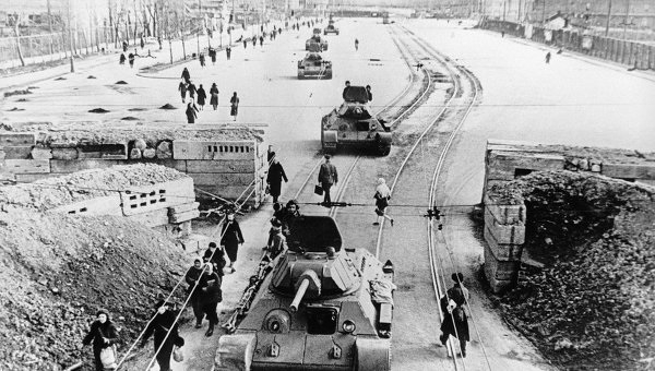Фото: Дорога жизни по доставке провианта после прорыва блокады Ленинграда, 1943 год