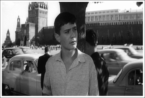 Фото: Кадр из фильма Г. Данелия Я шагаю по Москве. 1963 год