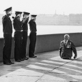 Нахимовцы отдают честь Анатолию Леопольдовичу Голимбиевскому в день Победы, 1989 год