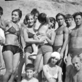 Группа советских отдыхающих в купальниках