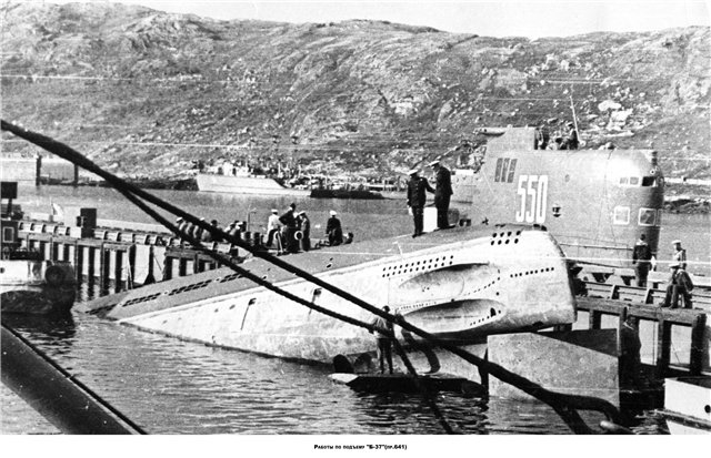 Фото: Работы по подъему подводной лодки Б-37
