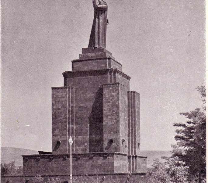 Фото: Памятник Сталину в Ереване