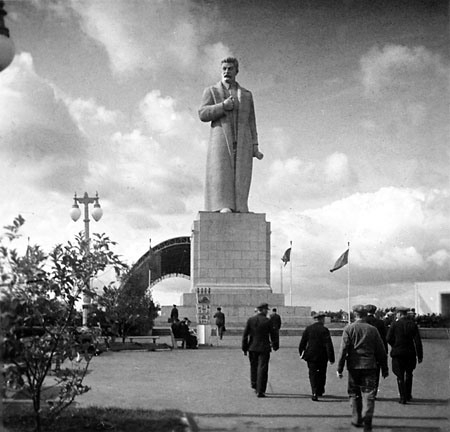 Фото: Памятник Сталину на ВДНХ