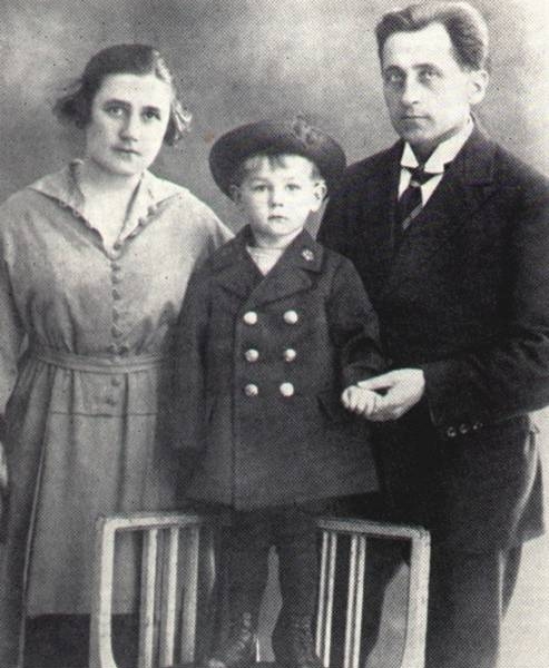 Фото: Георг Отс с родителями