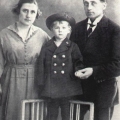 Георг Отс с родителями